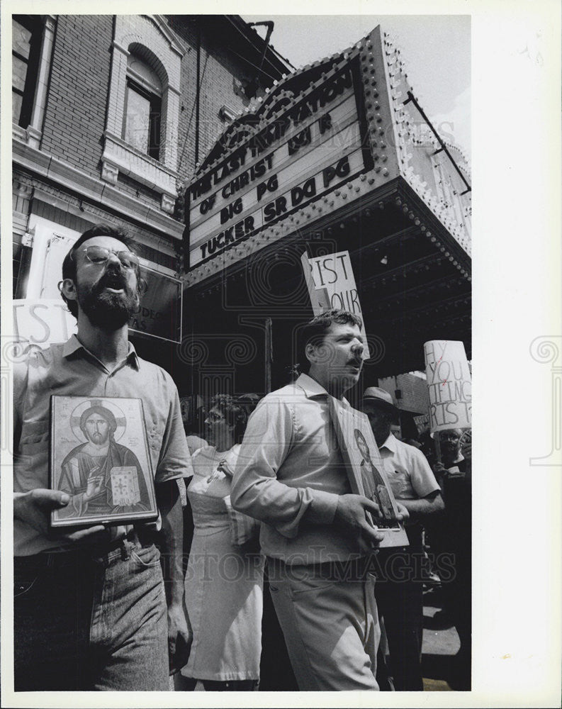 1988 Press Photo Protesters/The Last Temptation Of Christ - Historic Images