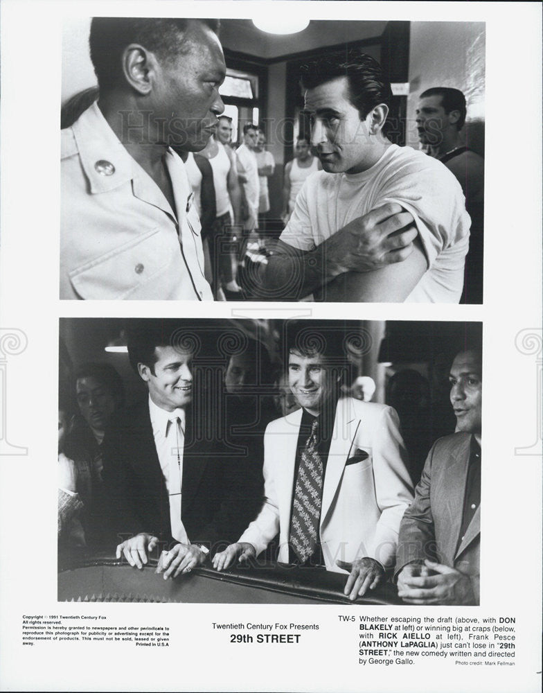 1991 Press Photo Don Blakely,Rick Aiello,Anthony LaPaglia in &quot;29th Street&quot; - Historic Images