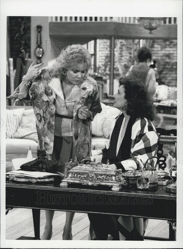 1986 Press Photo Jean Smart and Dixie Carter star in "Designing Women" - Historic Images