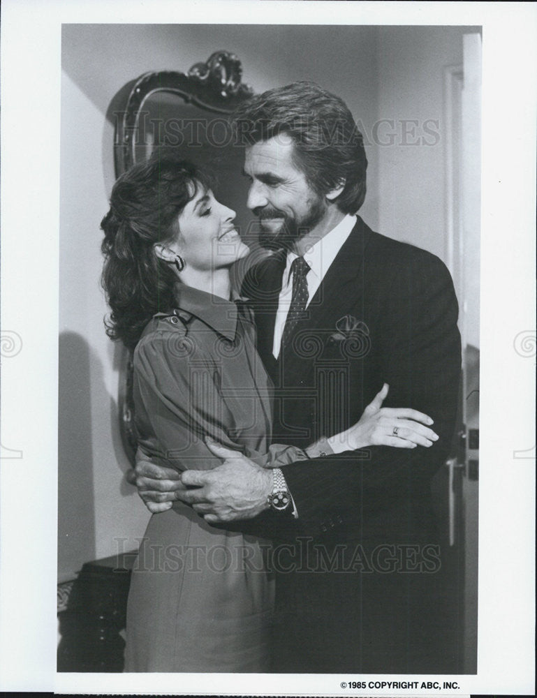 1985 Press Photo James Brolin &amp; Cynthia Sikes on &quot;Hotel&quot; - Historic Images