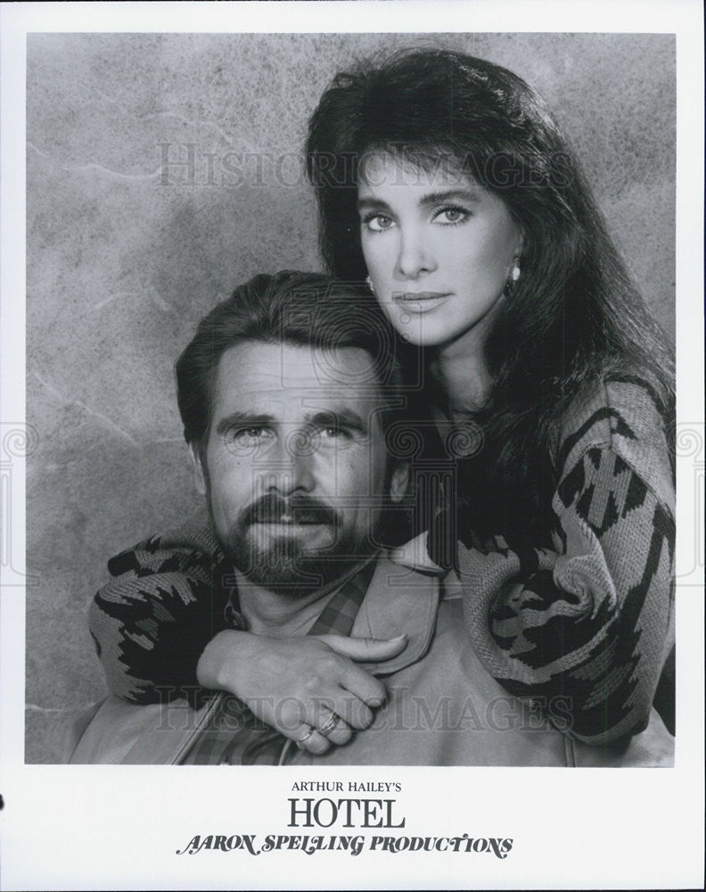 1985 Press Photo James Brolin &amp; Connie Sellecca on &quot;Hotel&quot; - Historic Images