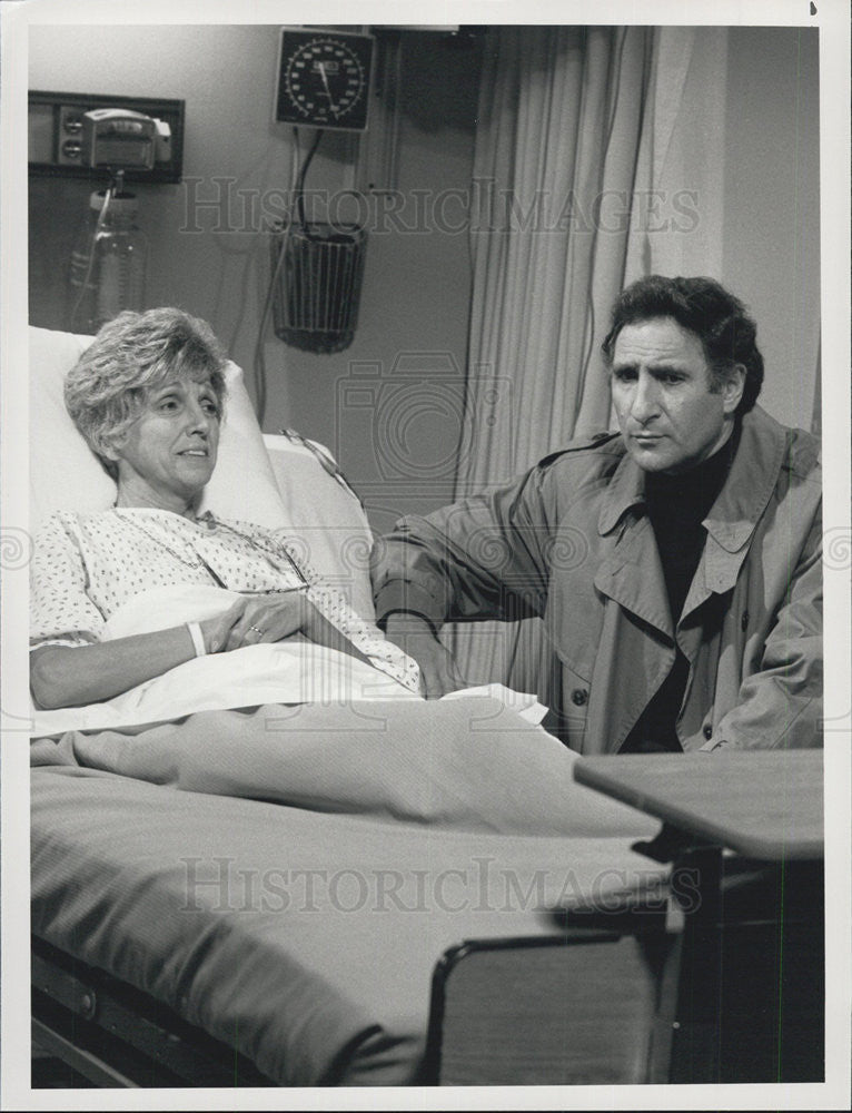 1989 Press Photo Actor Judd Hirsch Episode&quot;The Dilemma With Emma&quot; On &quot;Dear John&quot; - Historic Images