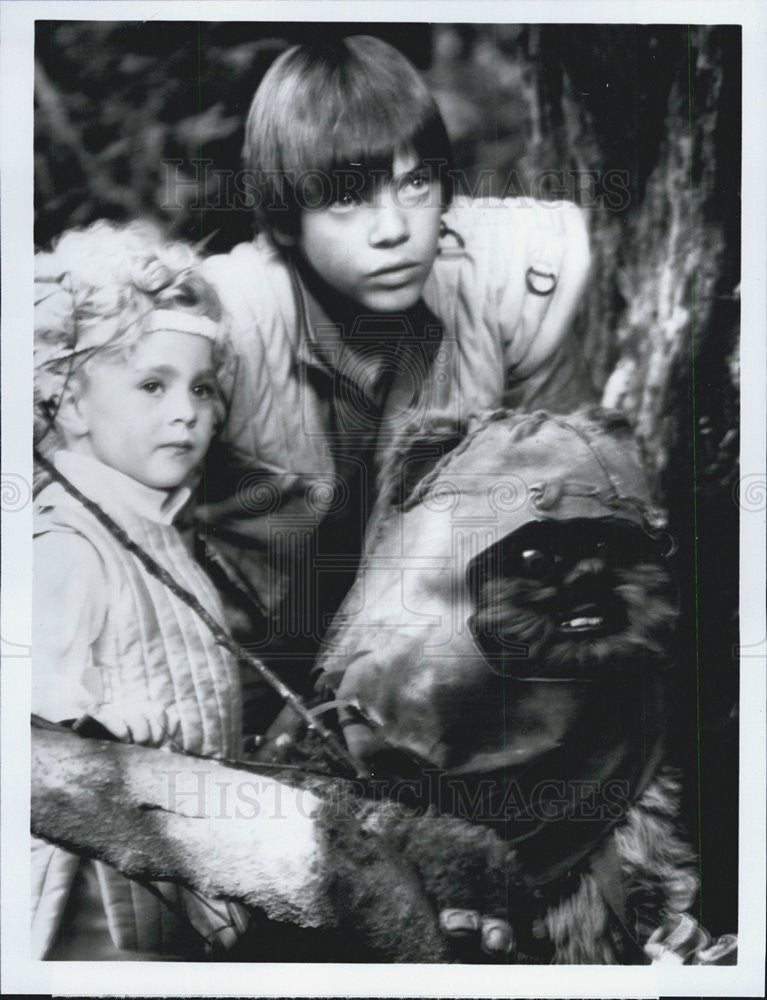 1984 Press Photo Aubree Miller,Eric Walker,and Ewok in &quot;The Ewok Adventure&quot; - Historic Images