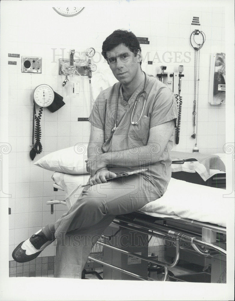 1984 Press Photo of Elliott Gould on TV series &quot;E/R&quot; - Historic Images