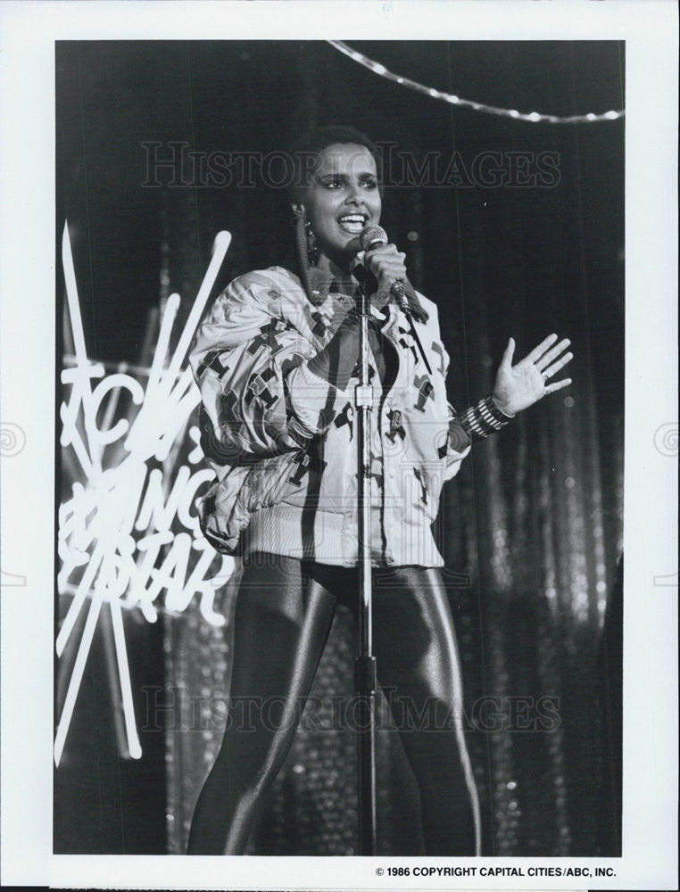 1986 Press Photo Shari Belafonte-Harper Singer Actress Hotel Movie Film - Historic Images