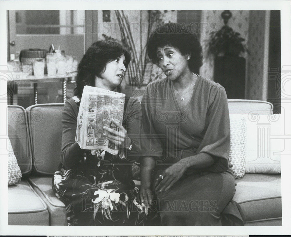 1981 Press Photo Roseanna Christiansen &amp; Marla Gibbs star in &quot;The Jeffersons&quot; - Historic Images