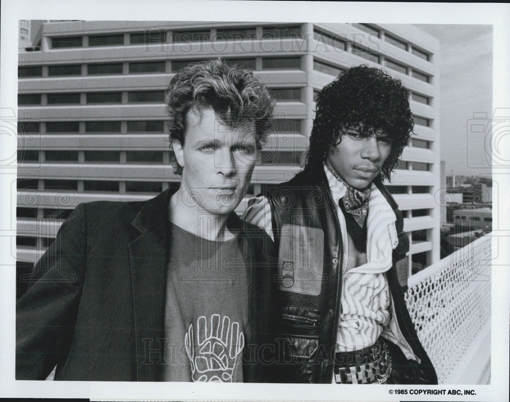 1985 Press Photo Actors Nicholas Campbell &amp; Stoney Jackson &quot;The Insiders&quot; ABC - Historic Images