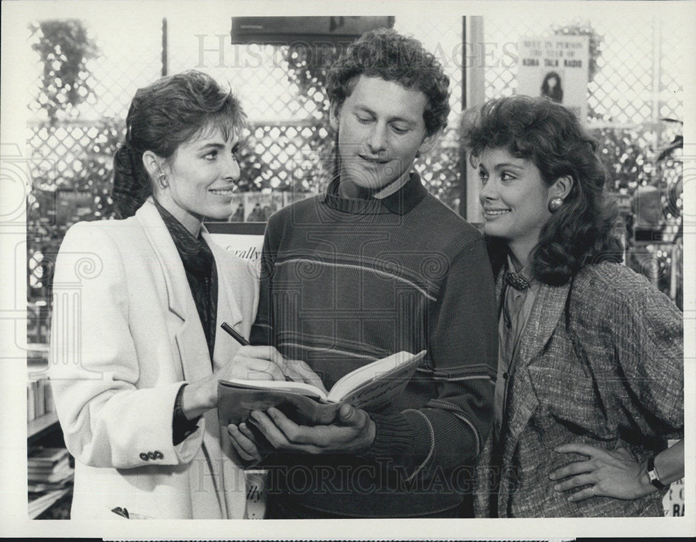 1985 Press Photo Cynthia Sikes Victor Garber Shanna Reed Actors I Had Three - Historic Images