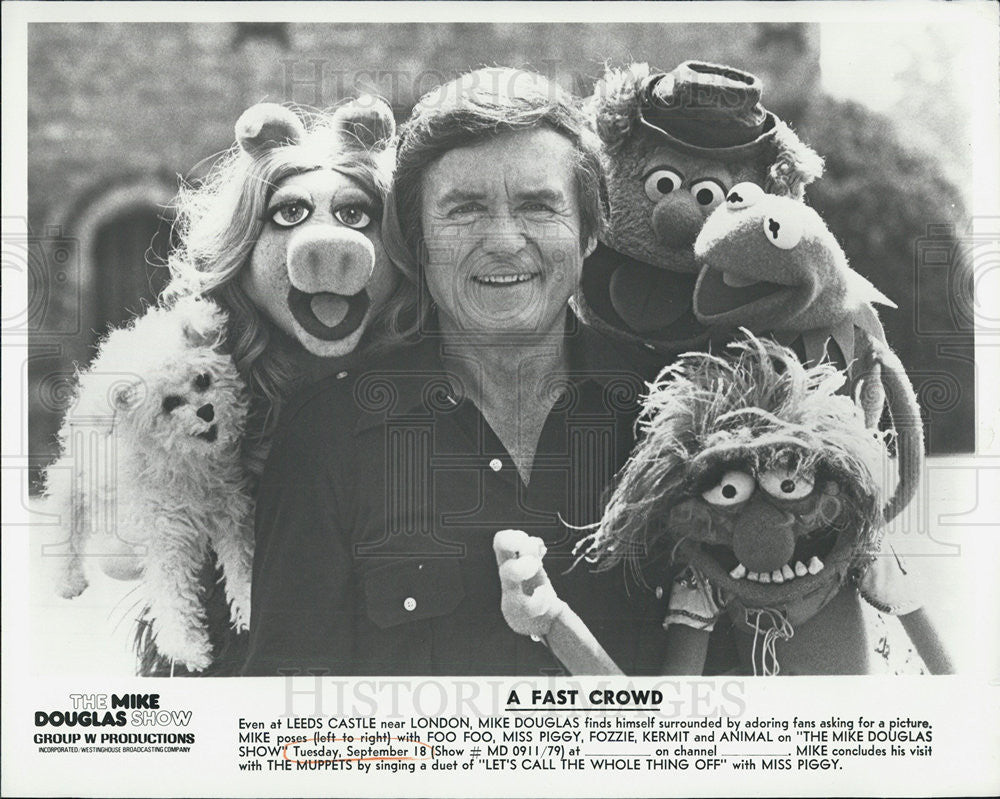 Press Photo Mike Douglas Actor Show Muppets - Historic Images