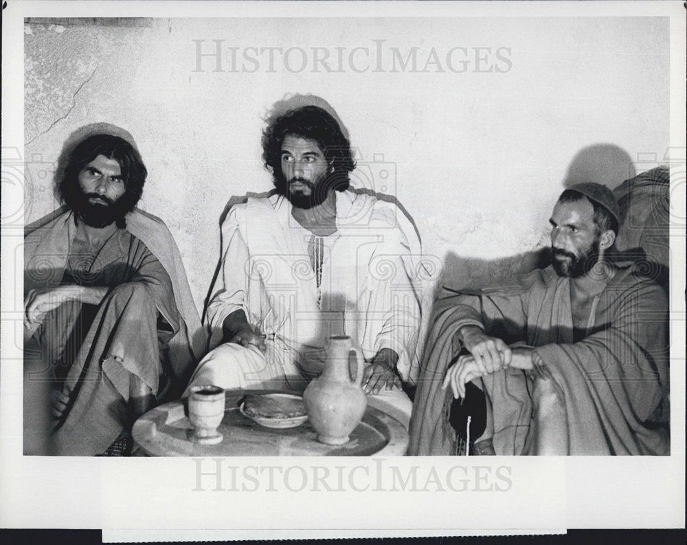 1980 Press Photo Oliver Cotton Chri Sarandon Barrie Houghton Actors Day Christ - Historic Images