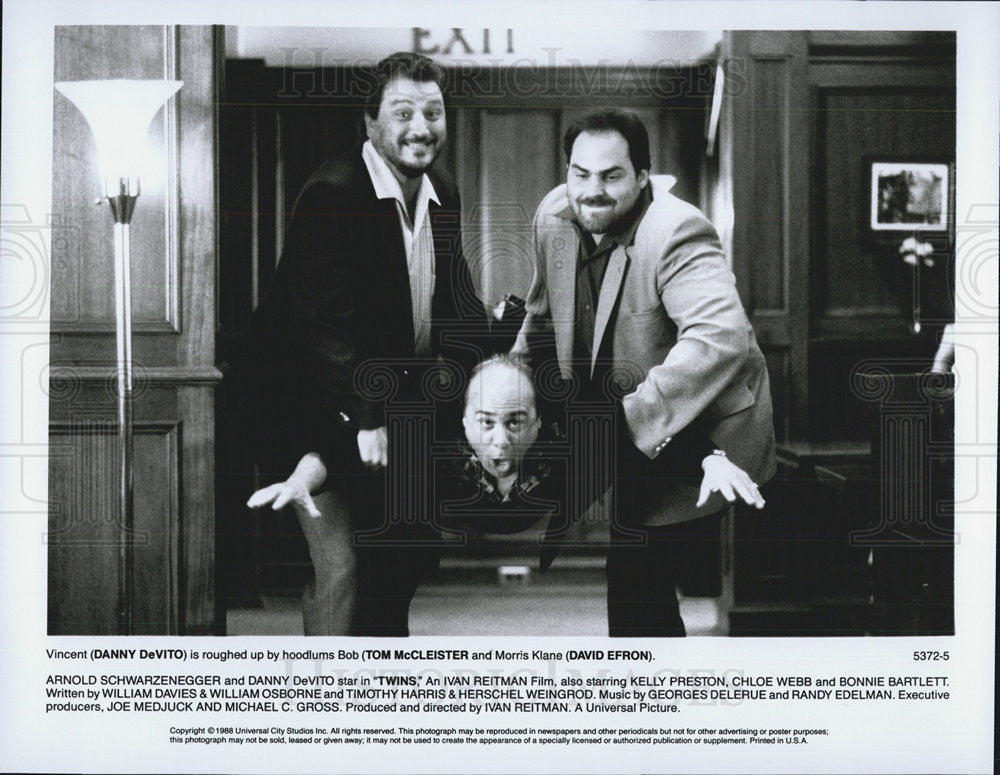 1989 Press Photo Danny DeVito,Tom McCleister,David Efrom in &quot;Twins&quot; - Historic Images