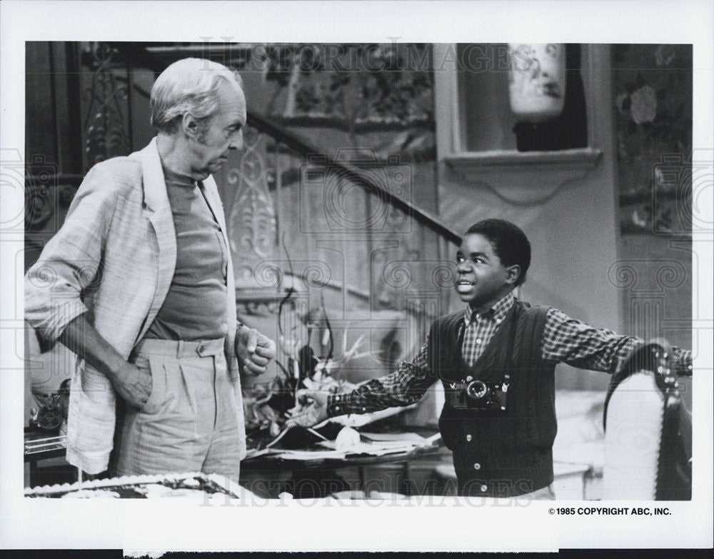 1985 Press Photo Conrad Bain &amp; Gary Coleman on &quot;Diffrent Strokes&quot; - Historic Images