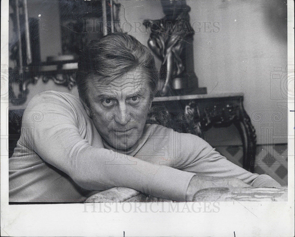 1975 Press Photo Kirk Douglas Television Film Actor - Historic Images