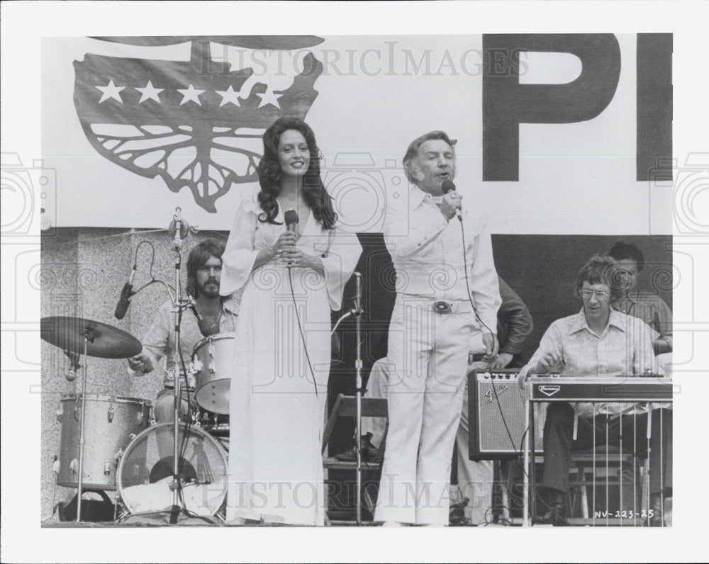 1993 Press Photo Ronee Blakely and Henry Gibson - Historic Images