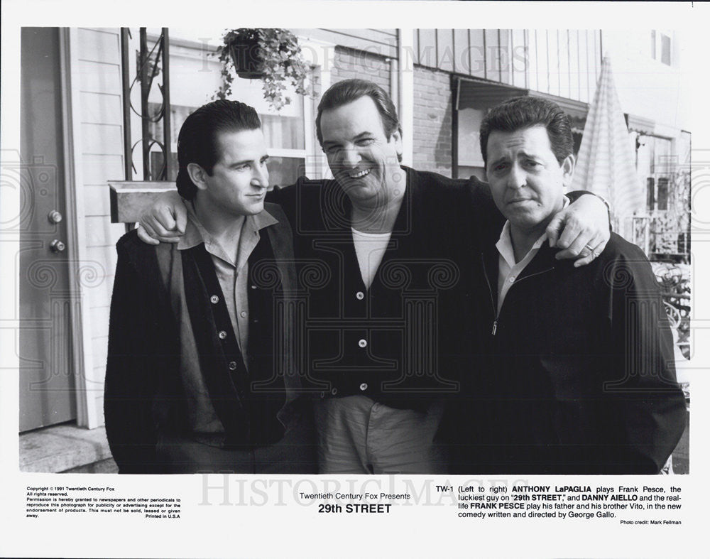 Anthony Lapaglia And Danny Aiello And Frank Pesce In 29th Street 1991