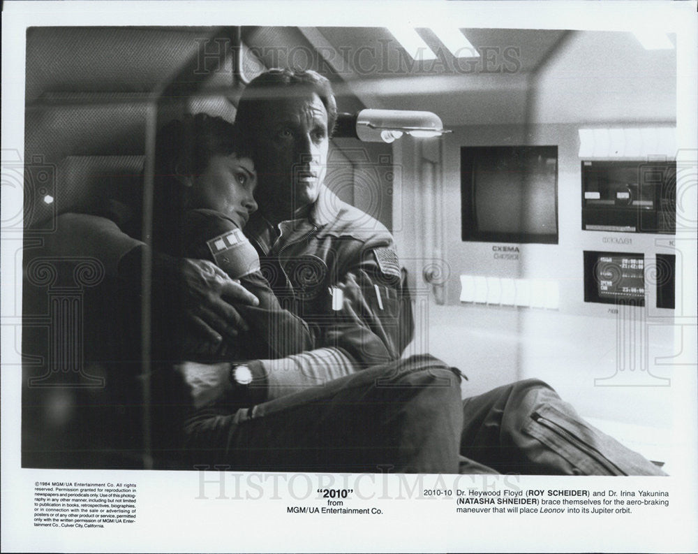 2010 Press Photo Roy Scheider &amp; Natasha Shneider brace themselves for the - Historic Images