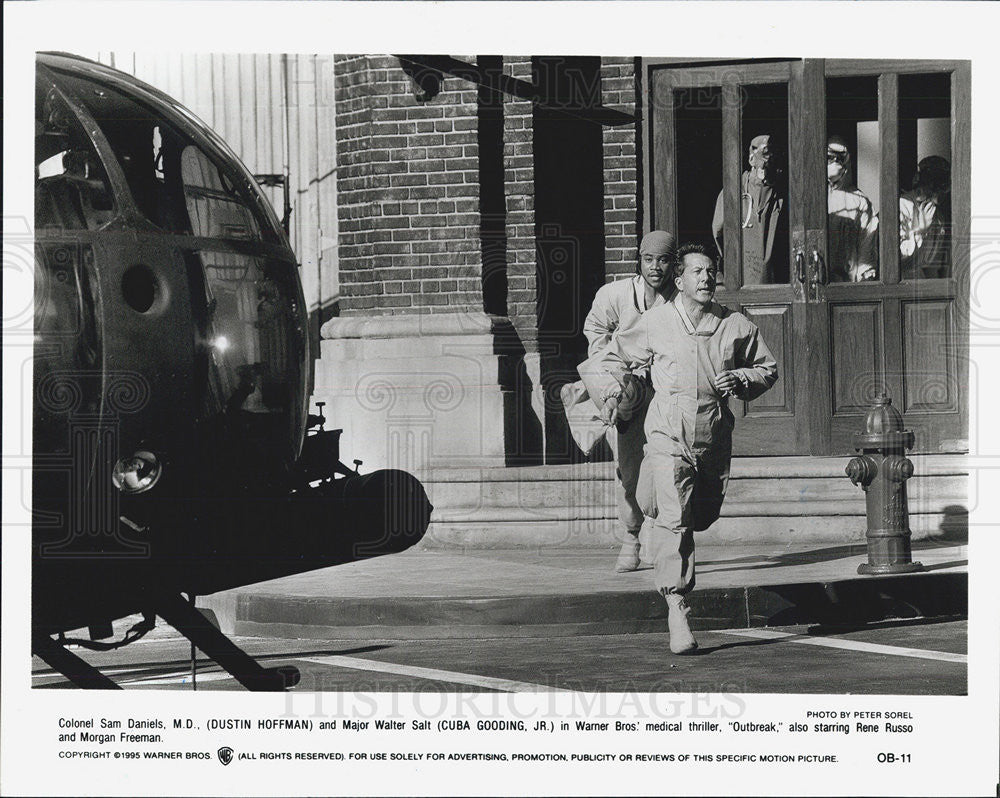 1995 Press Photo Dustin Hoffman Cuba Gooding Jr. Outbreak Film - Historic Images