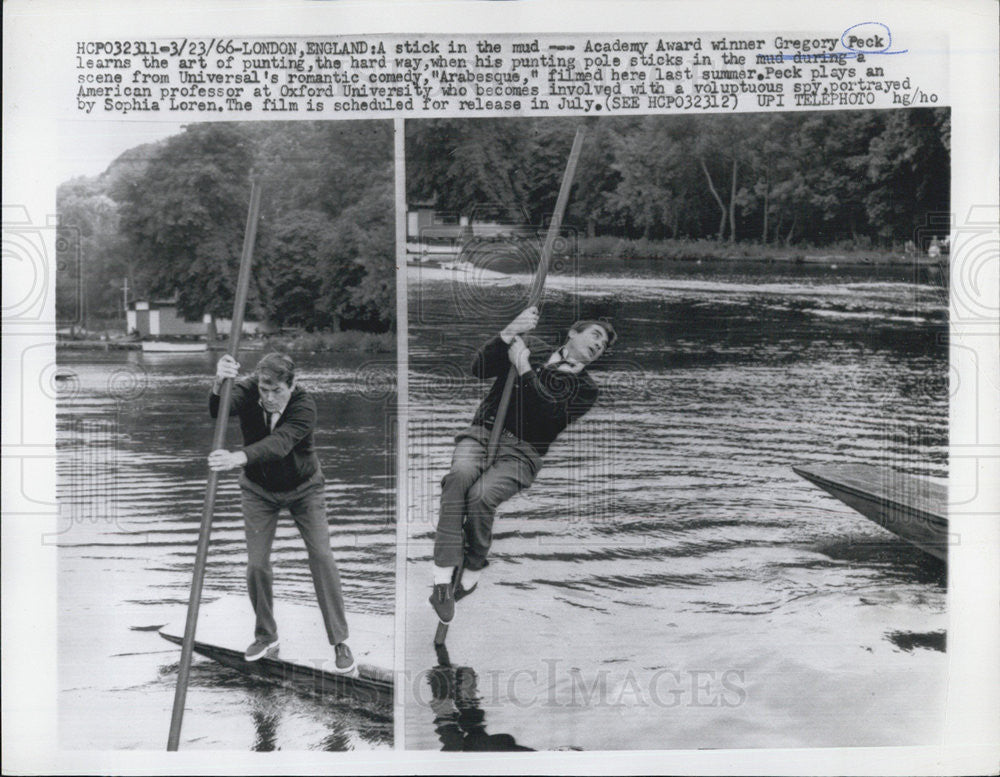 1966 Press Photo Actor Gregory Peck Shoots A Lake Scene For Movie Arabesque - Historic Images