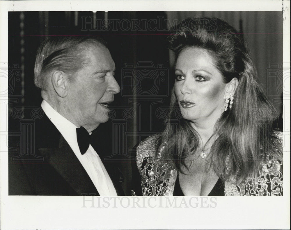 1986 Press Photo Entertainers Milton Berle Jackie Collins Attending Event - Historic Images