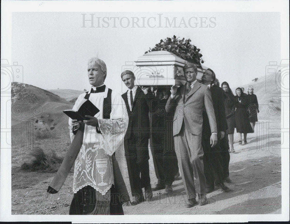 1977 Press Photo Richard Chamberlain in &quot;The Thorn Birds Conclusion&quot; - Historic Images