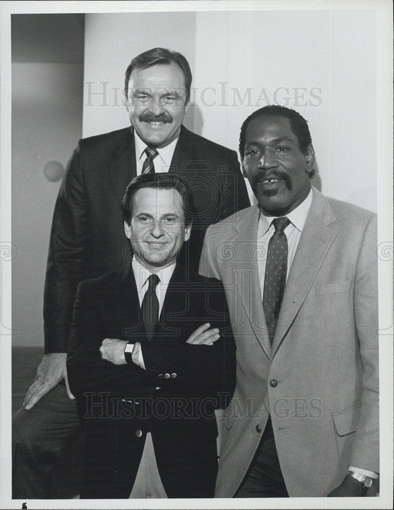 1985 Press Photo Actors Dick Butkus Bubba Smith Joe Pesci Half Nelson - Historic Images