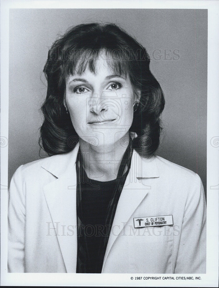 1987 Press Photo Barbara Dana Actress Harry Comedy Television Series Sitcom - Historic Images