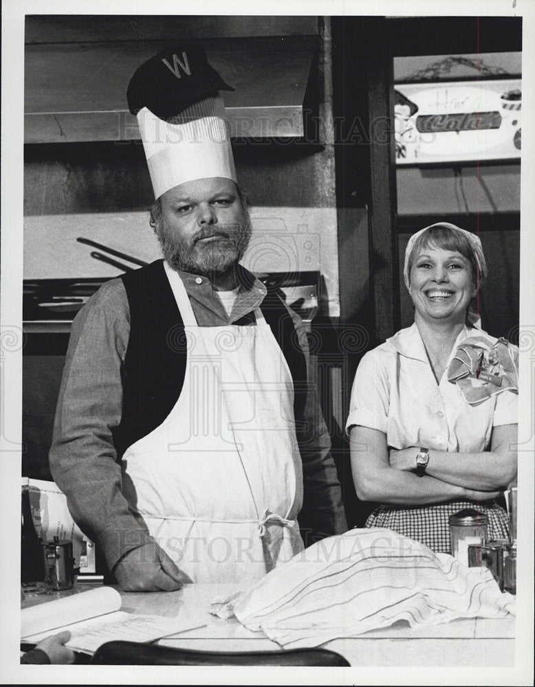 1982 Press Photo Mills Watson &amp; Joyce Bulifant - Return of Charlie&#39;s Chow Palace - Historic Images