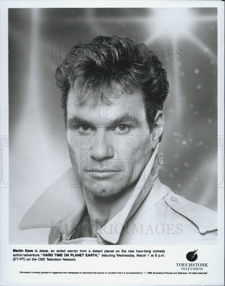 1989 Press Photo Martin Kove stars in &quot;Hard Time On Planet Earth&quot; - Historic Images