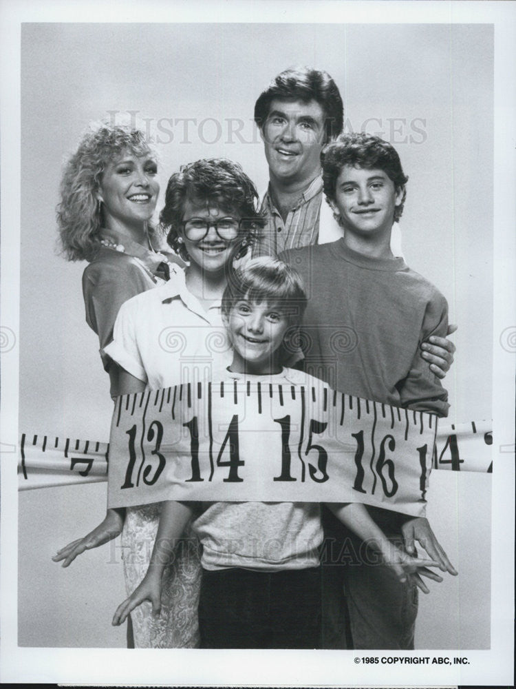 1985 Press Photo Joanna Kerns Tracey Gold Kirk Cameron Alan Thicke Jeremy Miller - Historic Images