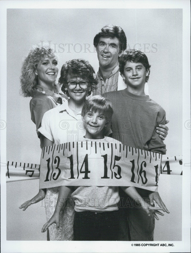 1985 Press Photo Joanna Kerns Tracey Gold Jeremy Miller Kirk Cameron Alan Thicke - Historic Images