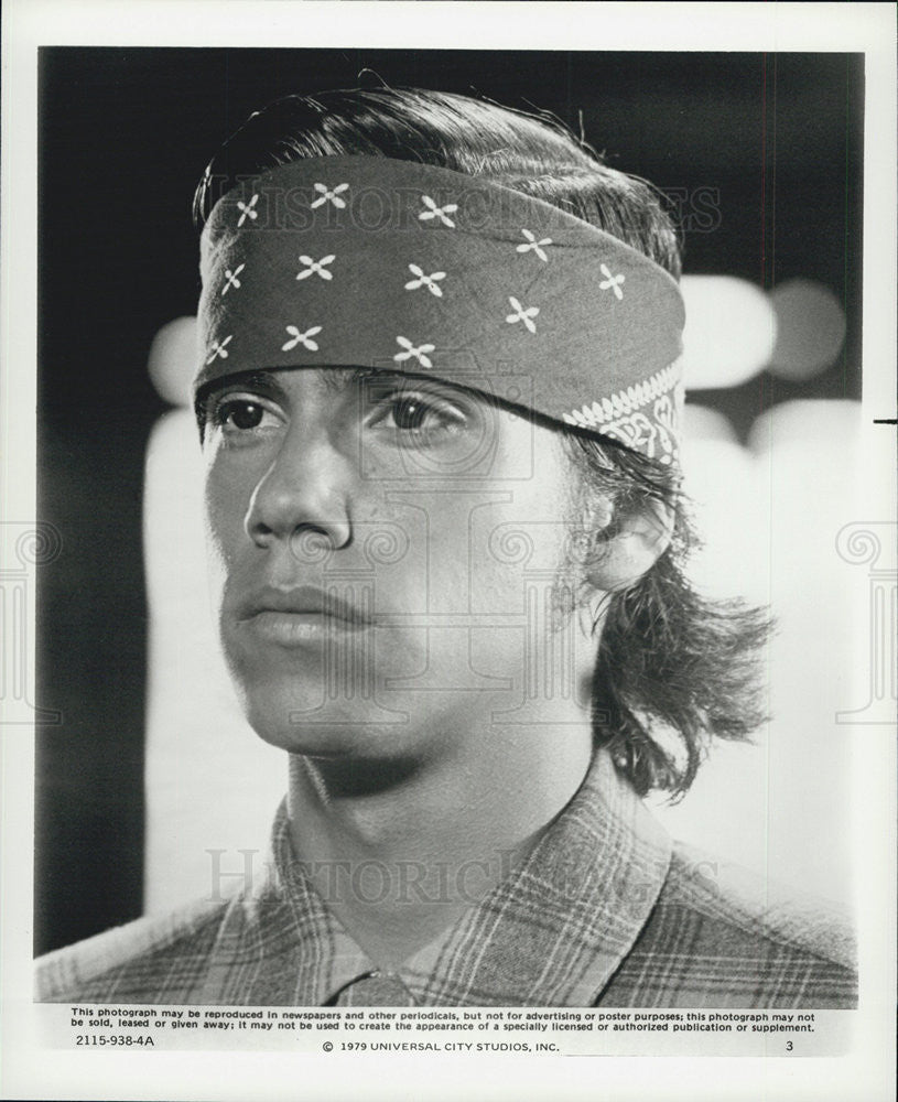 1979 Press Photo Robby Benson Actor Walk Proud Love Story Drama Movie - Historic Images