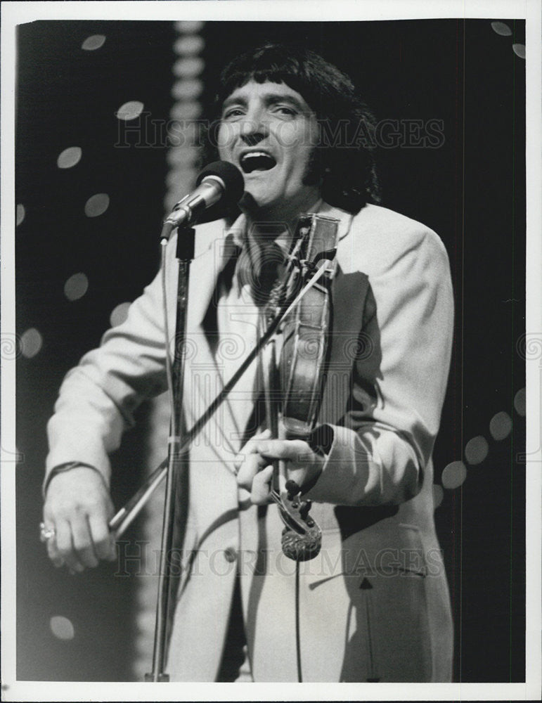 1981 Press Photo Doug Kershaw Sings &quot;The Battle Of New Orleans&quot; - Historic Images