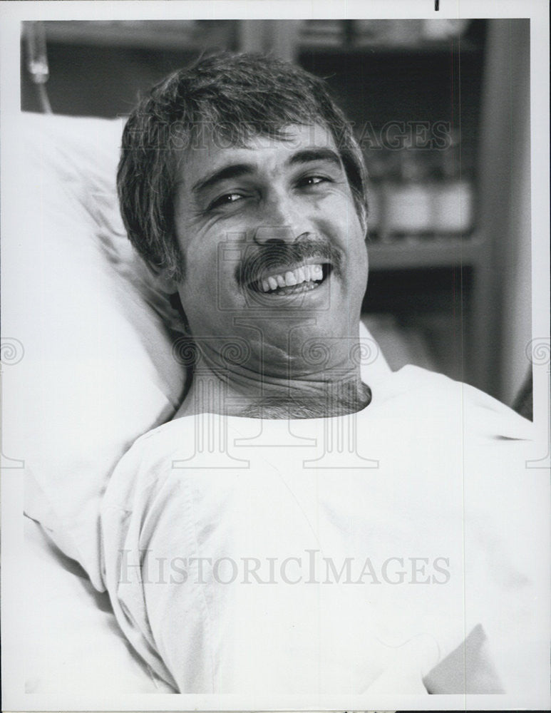 Press Photo Joe Kapp star in Emergency NBC-TV series. - Historic Images