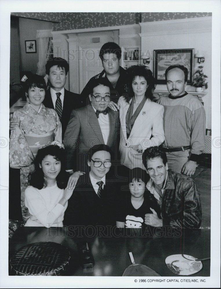 1986 Press Photo Pictured is the cast of the comedy series &quot;Gung Ho.&quot; - Historic Images