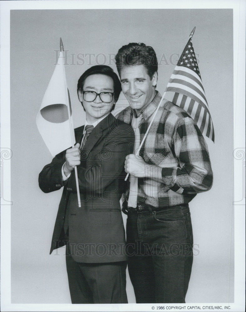 1986 Press Photo Gedde Watanabe &amp; Scott Bakula Star In &quot;Gung Ho&quot; - Historic Images