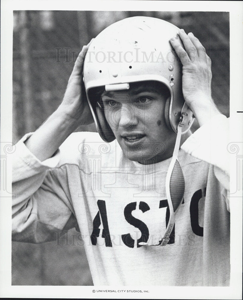 Press Photo Richard Thomas plays a football player in Universal&#39;s &quot;9/30/55.&quot; - Historic Images