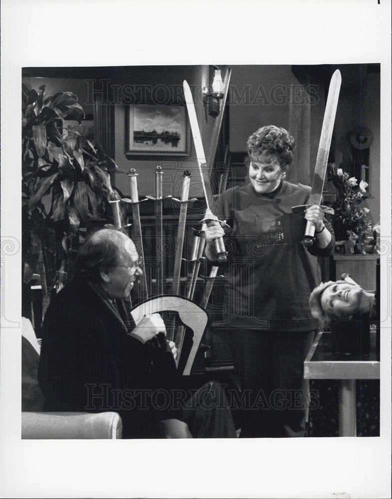 1990 Press Photo Sandy Duncan Edie McClurg Jay Gerber Hogan Family Comedy Sitcom - Historic Images