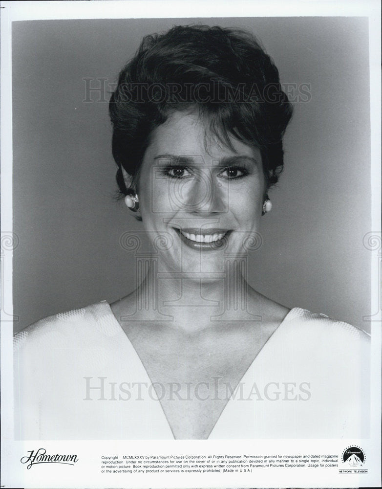 1985 Press Photo Christine Eastbrook Plays Single Jane Parnell in &quot;Hometown&quot; - Historic Images