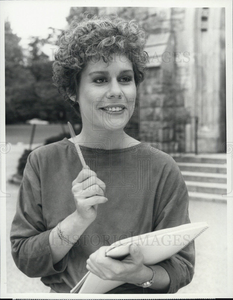 1985 Press Photo Christine Estabrook stars in CBS Television&#39;s &quot;Hometown.&quot; - Historic Images