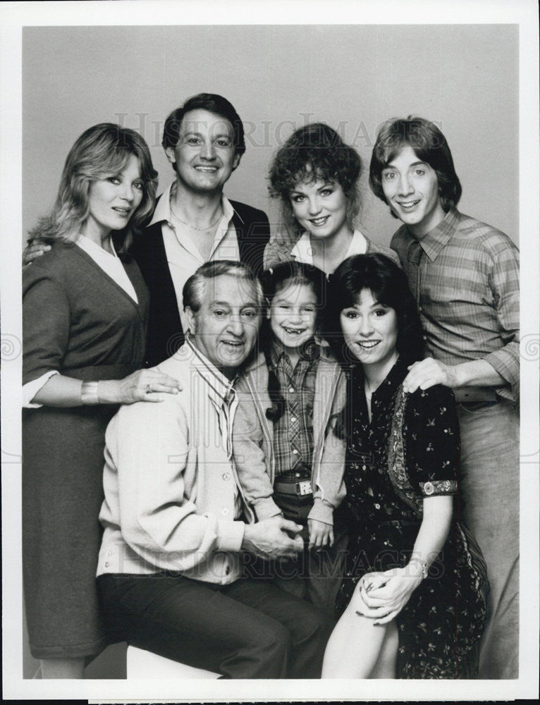 1980 Press Photo Pictured is the cast of the comedy &quot;I&#39;m a Big Girl Now.&quot; - Historic Images