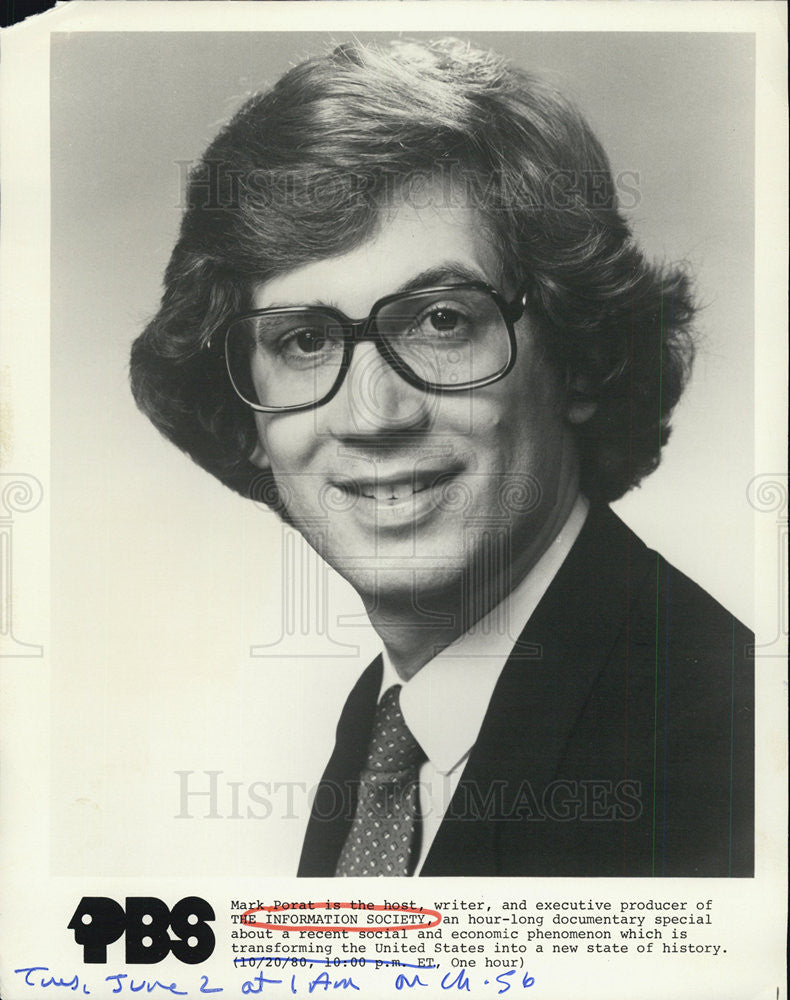 1980 Press Photo Pictured is Mark Porat, host, writer and executive producer. - Historic Images