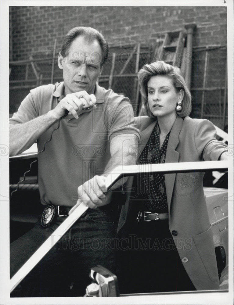 1991 Press Photo Fred Dryer and Lauren Lane from &quot;HUNTER&quot; TV show - Historic Images