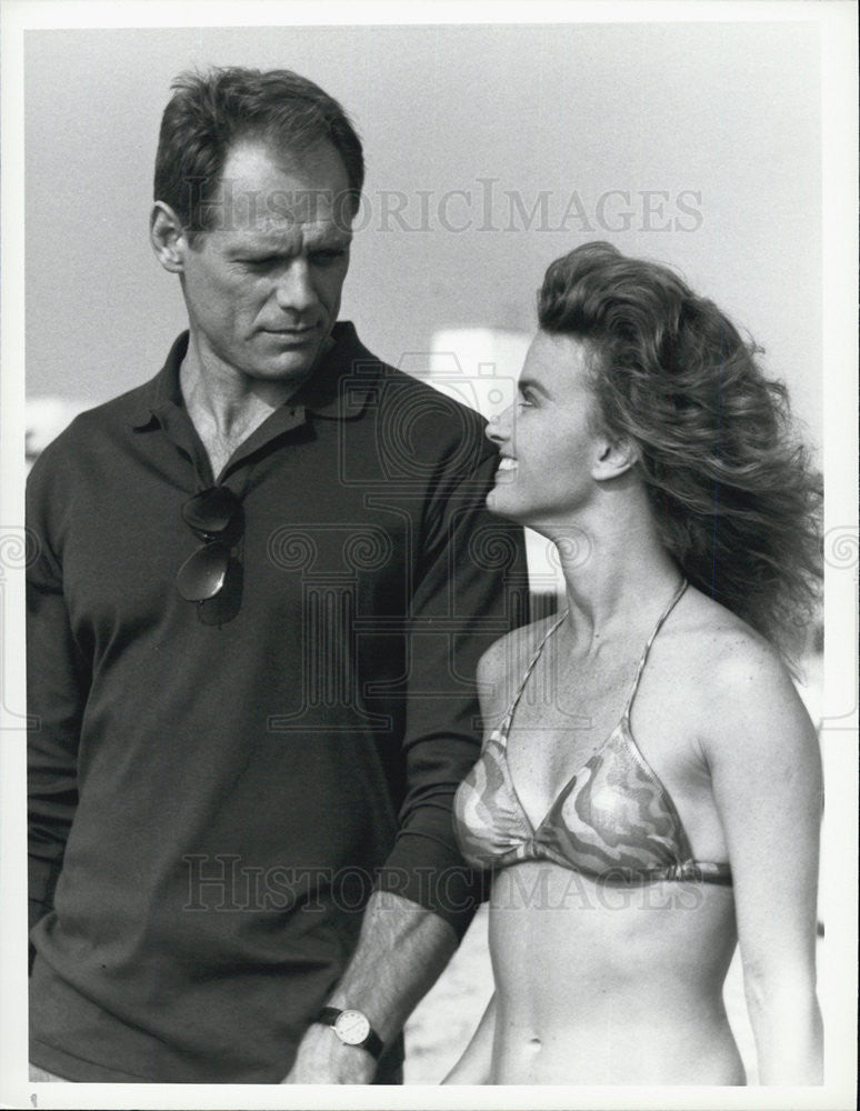 1987 Press Photo Fred Dryer Actor Kim Morgan Greene Hunter Television Drama - Historic Images