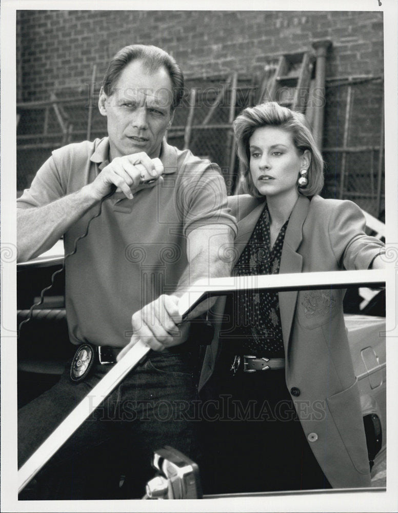 1991 Press Photo Fred Dryer and New Partner Lauren Lane in &quot;Hunter&quot; - Historic Images