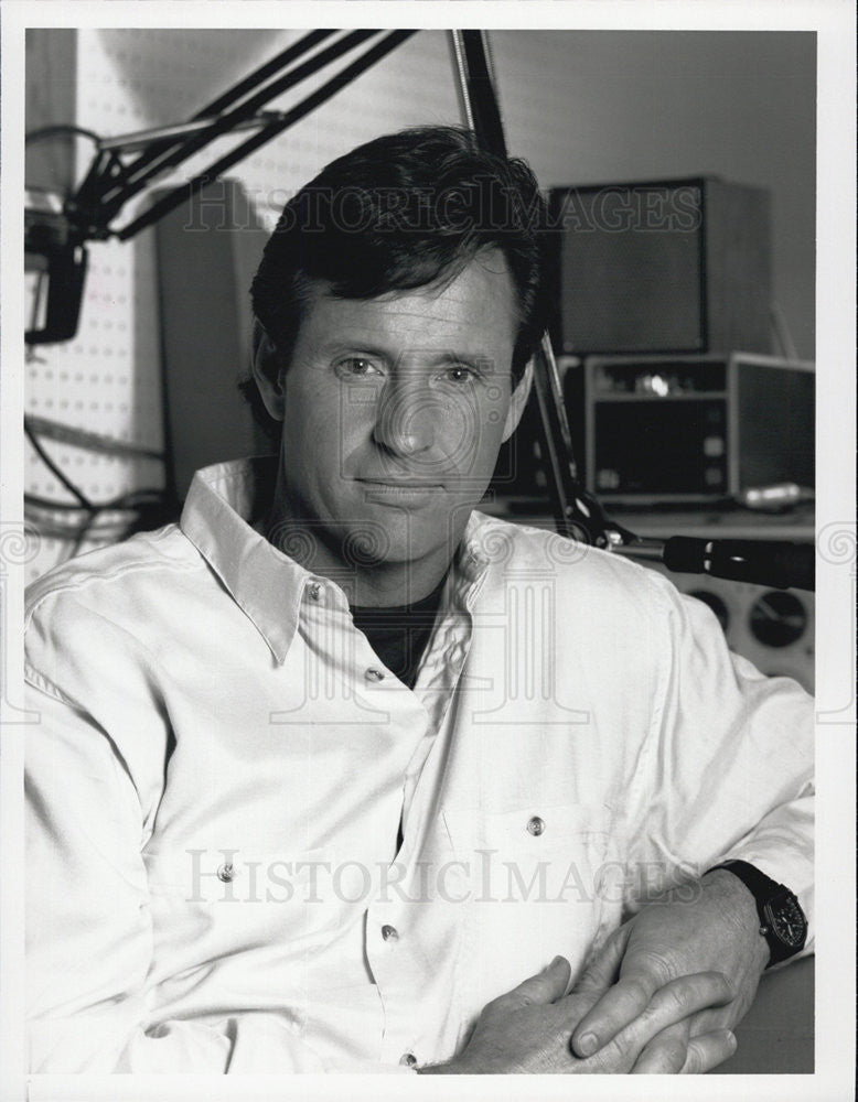 1990 Press Photo Robert Hays from &quot;FM&quot; TV show - Historic Images