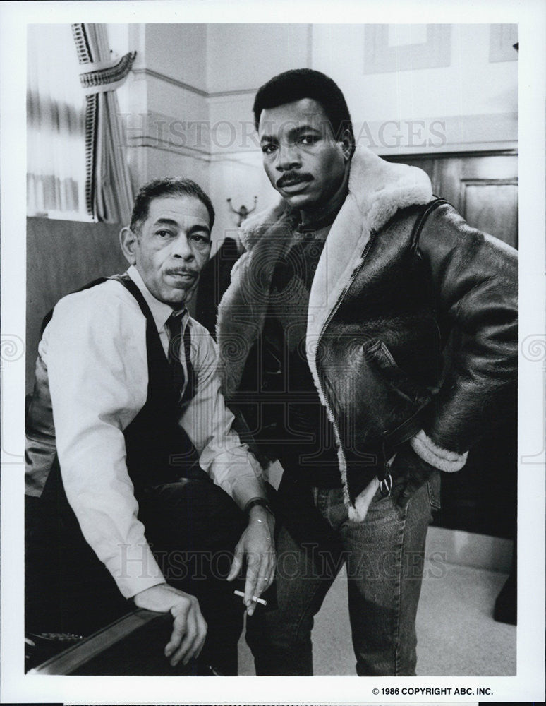 1986 Press Photo Carl Weathers and Adolph Caesar Star in &quot;Fortune Dane&quot; - Historic Images