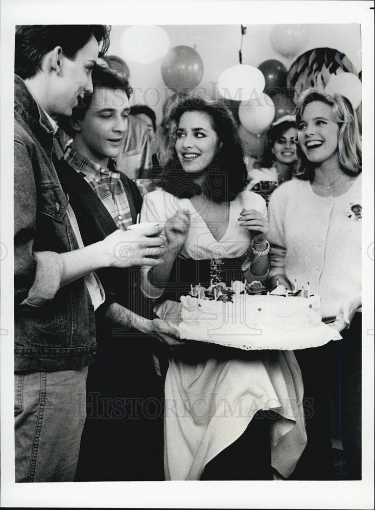 1986 Press Photo cast of &quot;FAST TIMES&quot; TV show - Historic Images