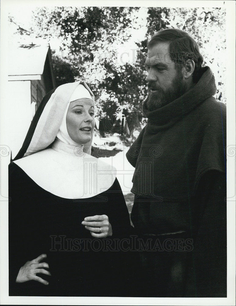 1982 Press Photo Merlin Olsen and Juanin Clay Star On &quot;Father Murphy&quot; - Historic Images