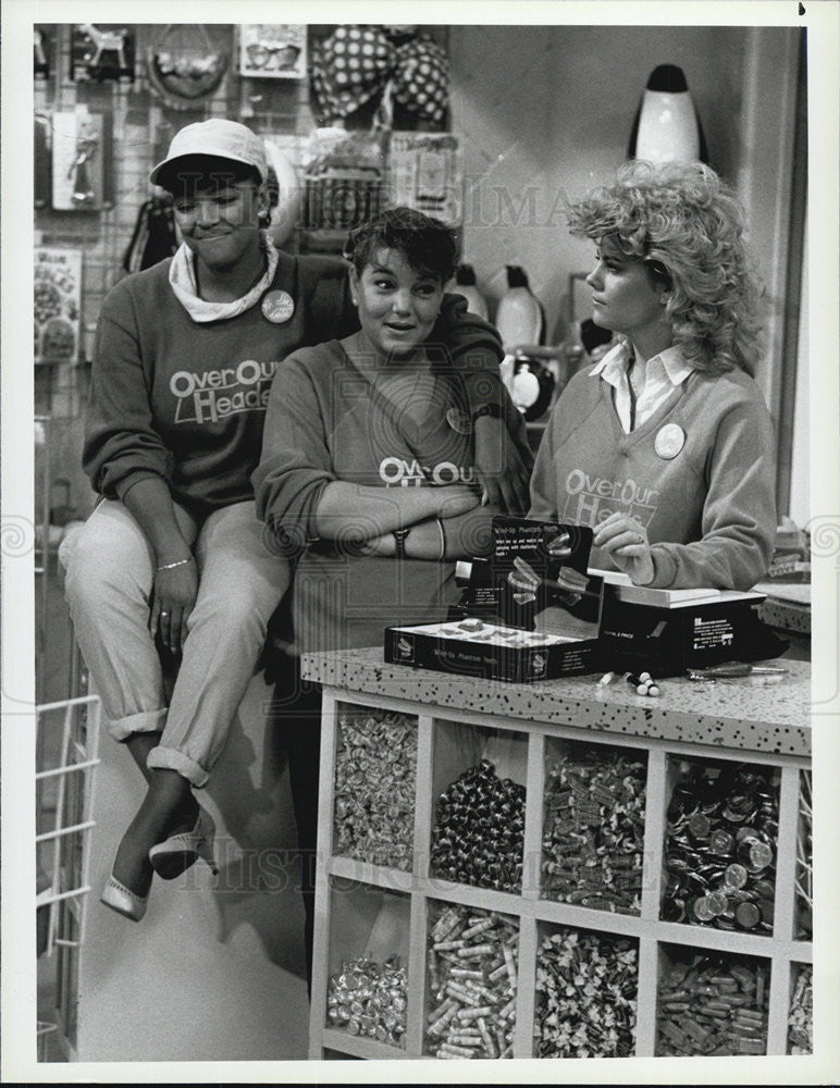 1985 Press Photo Lisa Whelchel Mindy Cohn Kim Fields Facts Of Life Comedy Sitcom - Historic Images