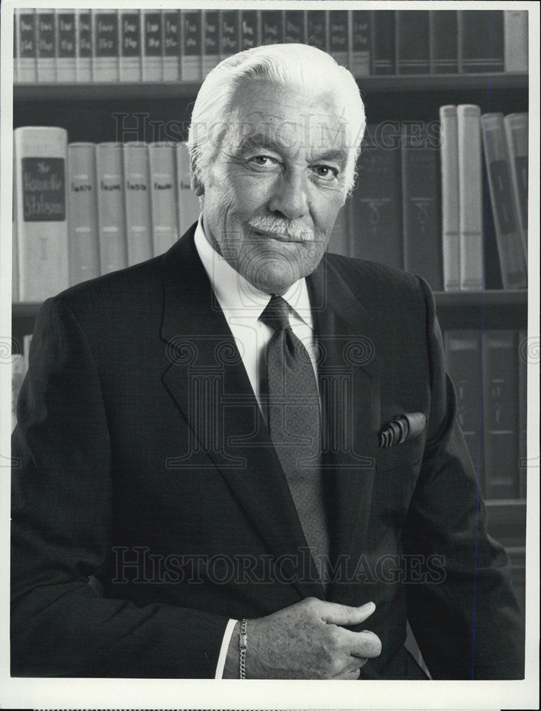 1985 Press Photo Cesar Romero from &quot;FALCON CREST&quot; TV show - Historic Images